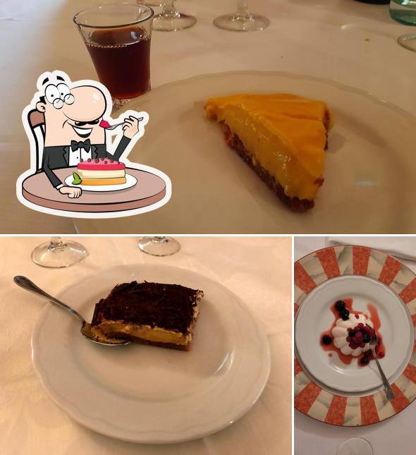 Ristorante Al Girarrosto serve un'ampia gamma di dessert