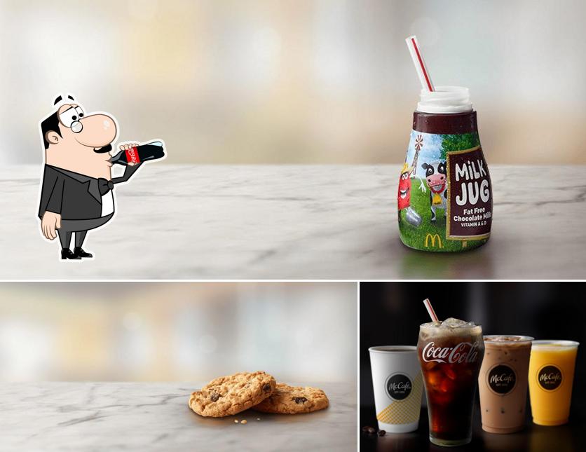 McDonald's, 2560 S 4th Ave in Yuma Restaurant menu and reviews