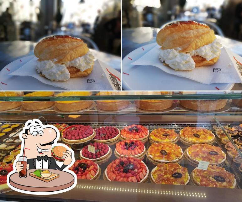 Prova un hamburger a PASTICCERIA PAOLO MANTOVANI
