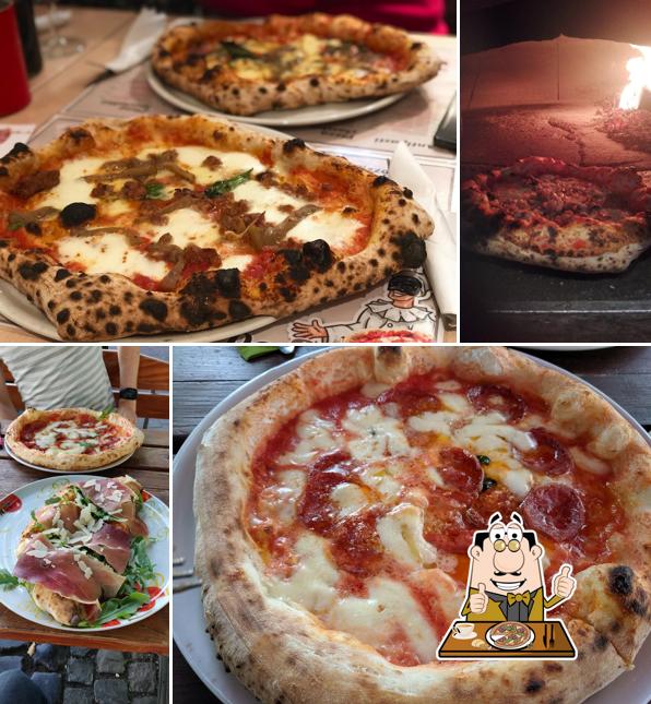 A Italian Pizza & Pasta Takeaway, vous pouvez essayer des pizzas
