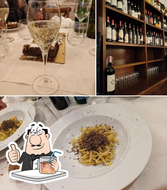 Vérifiez la photo indiquant la boire et nourriture concernant ANTICA TRATTORIA MARTELLA