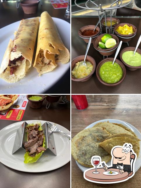 Tacos El Pata restaurant, Santiago de Querétaro, Fray Pedro de Gante 8 ...