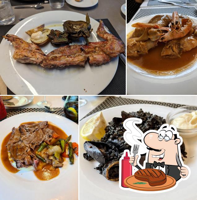 Try out meat dishes at Antic Cafè Espanyol