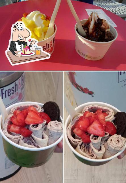 Fresh & Berry Bubble Waffles & Bubble Tea & Ice Rolls & Frozen Yogurt serviert eine Auswahl von Desserts 