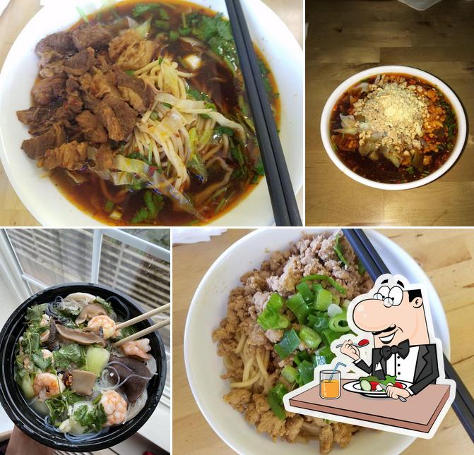 Еда в "Tian Fu Noodle / DIY Hotpot"