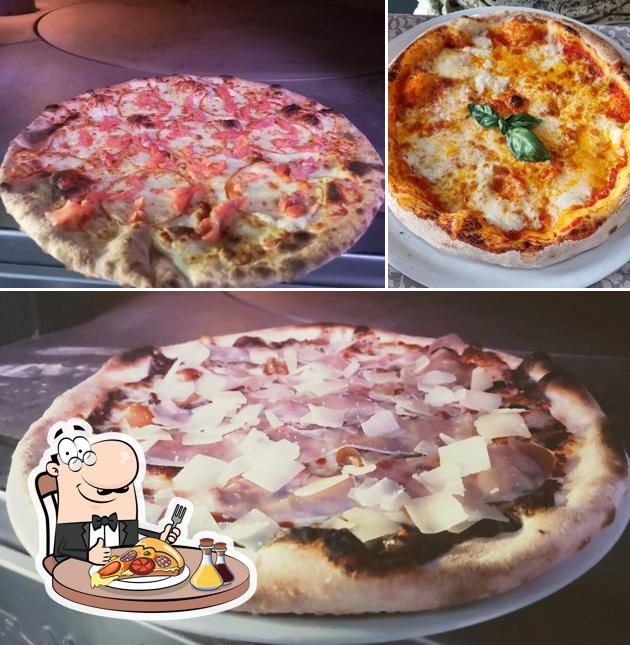 Prenditi una pizza a Wi Fi Cafe RistoPizzeria
