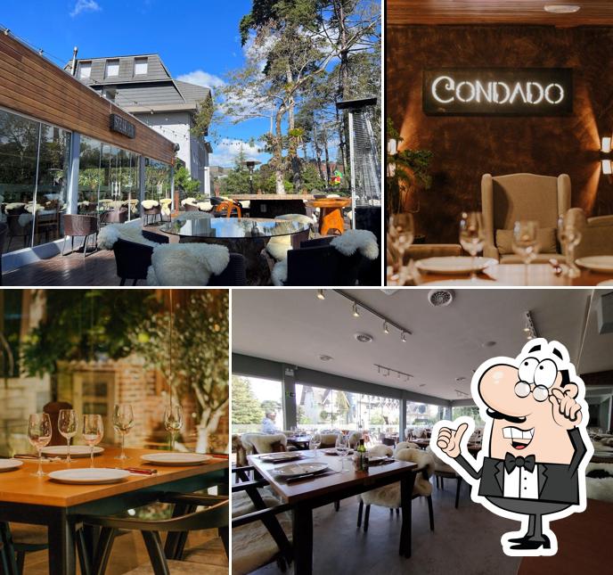 O interior do Condado Steak Bar