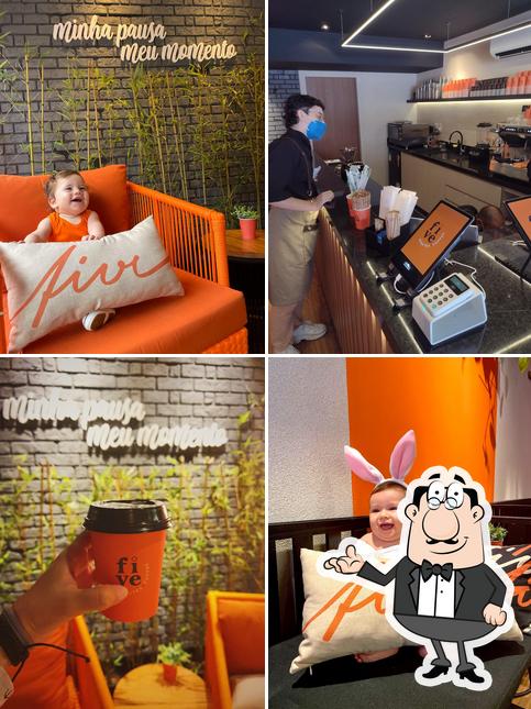 Veja imagens do interior do Five Minutes Coffee