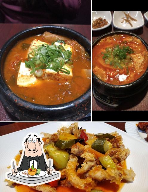 Еда в "Yoon's Kitchen Korean Food & Chicken"