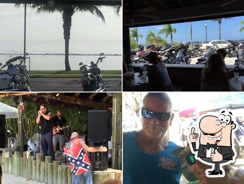 Earl's Hideaway Lounge in Sebastian Restaurant menu and reviews