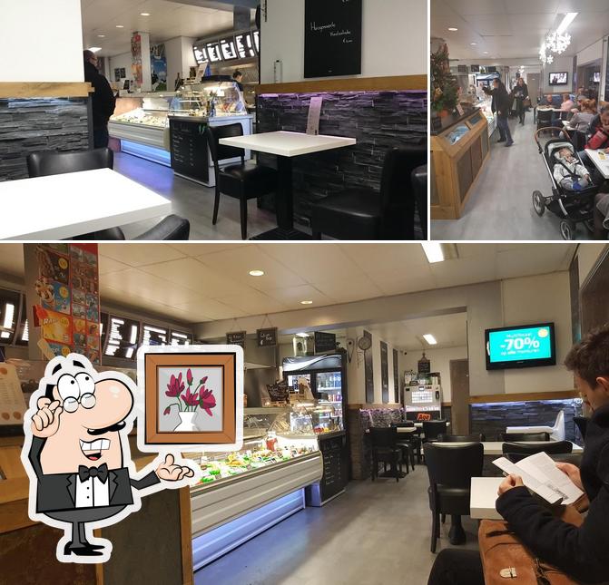 Installez-vous à l'une des tables de Cafetaria Edison