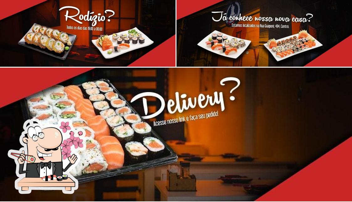 Rolos de sushi são servidos no Cheque Mate Sushi Bar