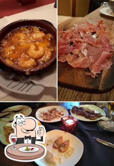 Among various things one can find food and beverage at Jamon Jamon Spanisches Restaurant