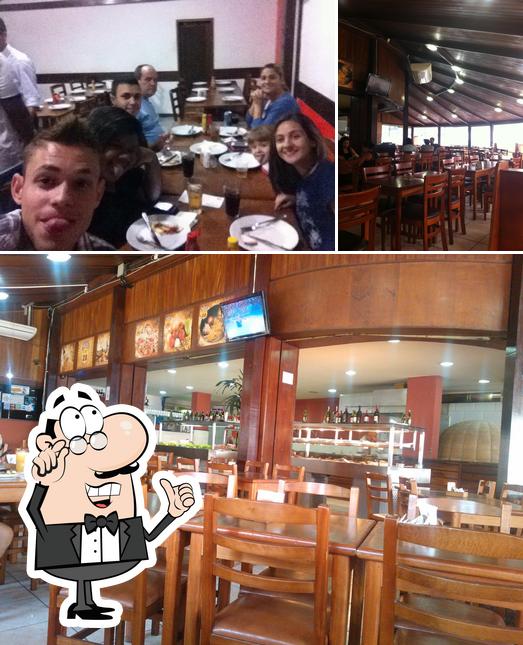 O interior do Pizza & Grill 28