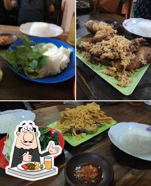 Ayam goreng kremes dan Bakmi Jawa Pak Takin restaurant, Semanu ...