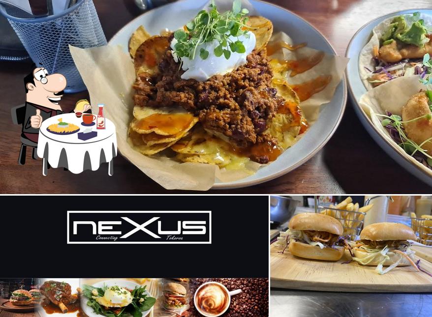 Закажите гамбургеры в "Nexus Restaurant & Sports Bar"