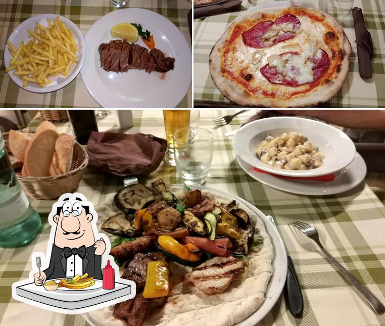 Assaggia un piatto di patatine a Ristorante Pizzeria Il Faro