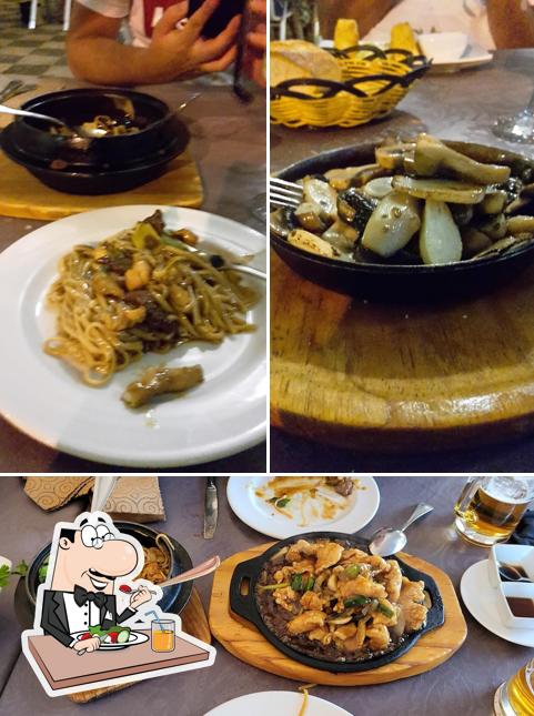 Comida en Restaurante Asiático Yuan