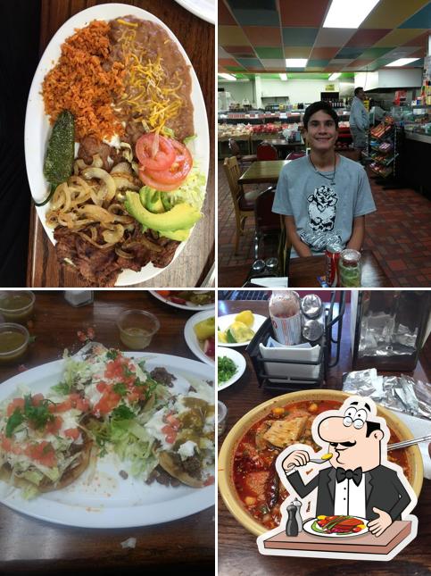 Food at El Pilon Market & Restaurant