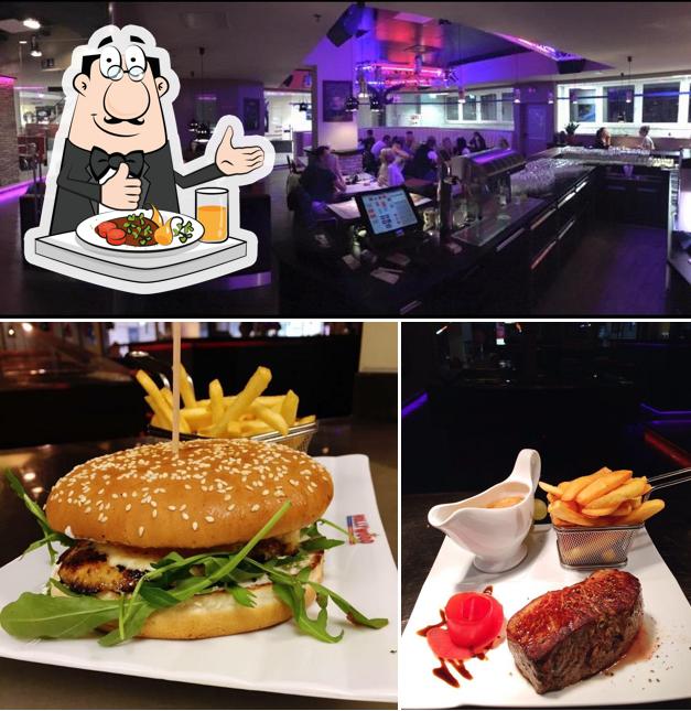 Снимок, на котором видны еда и внутреннее оформление в Hollywood Steakhouse