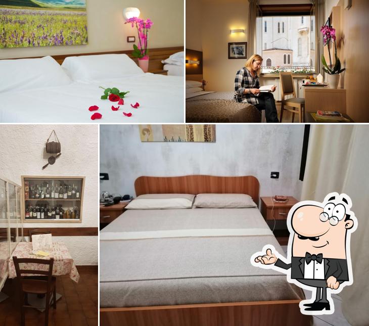 Siediti a un tavolo di Hotel Delle Rose