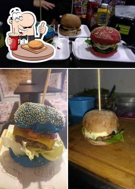 Peça um hambúrguer no Comics SmashBurguer