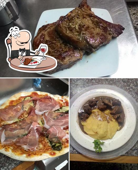 Tómate un plato con carne en Antica Trattoria La Volpe