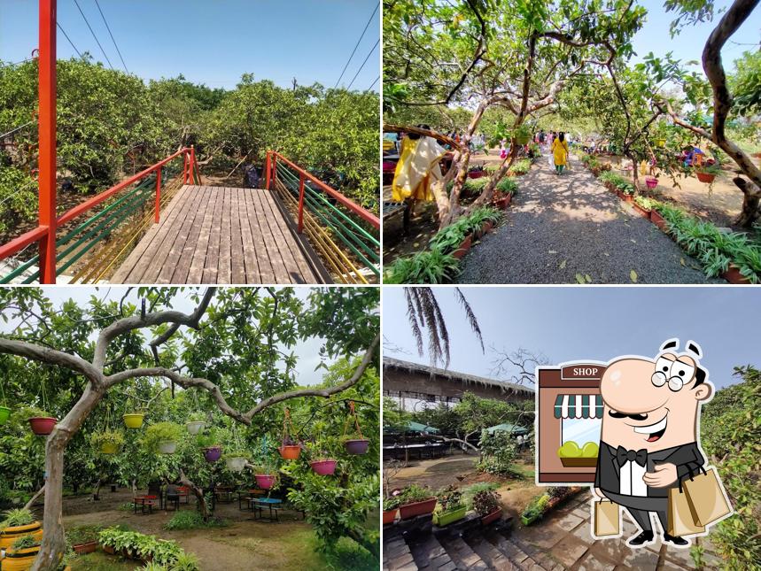 Enjoy the view at the outside area of Peruchi Wadi Chulivarachi Misal
