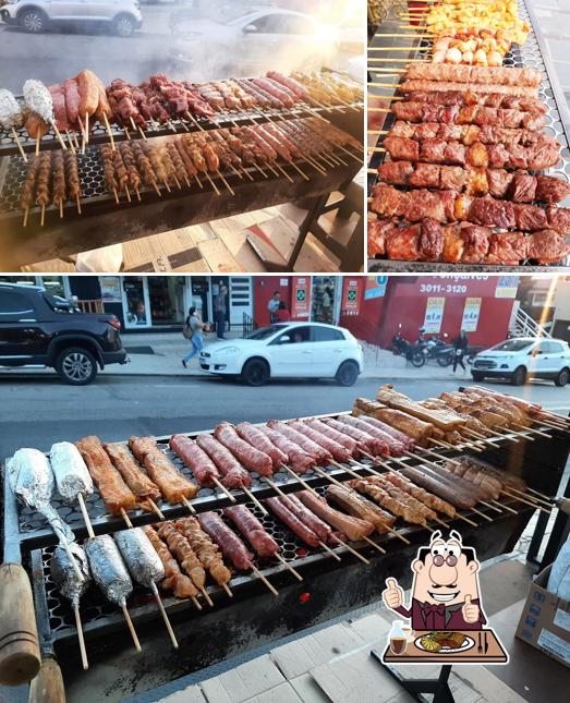 Espetinhos L&F provê refeições de carne