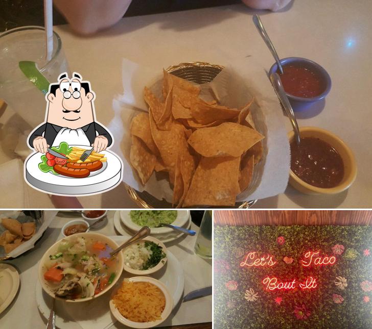 Фото, на котором видны еда и внешнее оформление в Burrito Jalisco