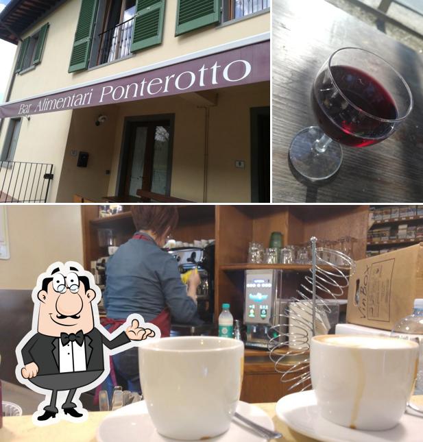 La immagine della interni e vino di Bar Alimentari Ponte Rotto