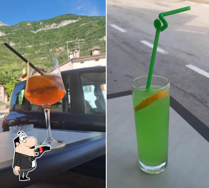 Goditi un drink dal menu