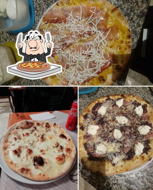 Scegli una pizza a Al Fogolar