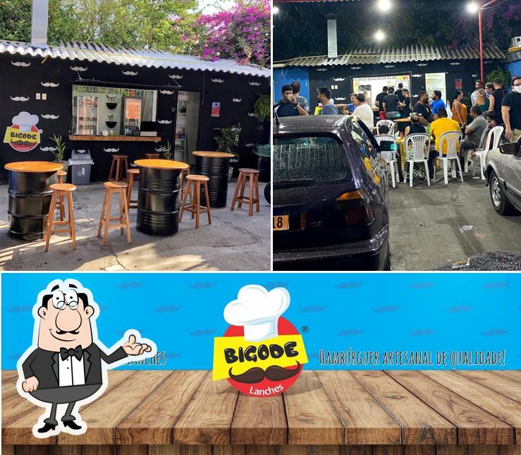 O interior do Daniel Pizzaria & Bigode Burger