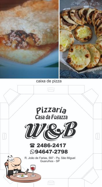 Comida em Pizzaria W&B