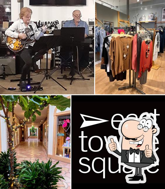 East Towne Square Mall in Mequon Restaurant reviews