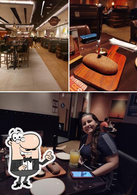 O interior do Restaurante Outback Steakhouse