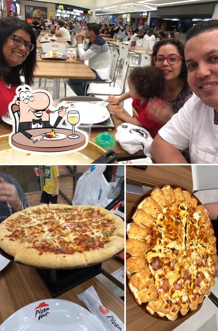 A imagem do Pizza Hut’s comida e interior