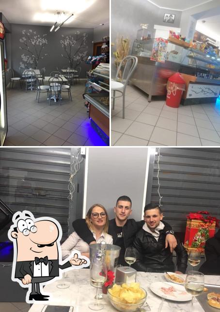 Dai un'occhiata agli interni di Bar linda