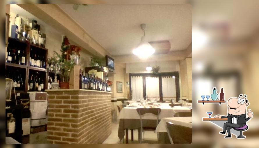 Siediti a un tavolo di Fichera
