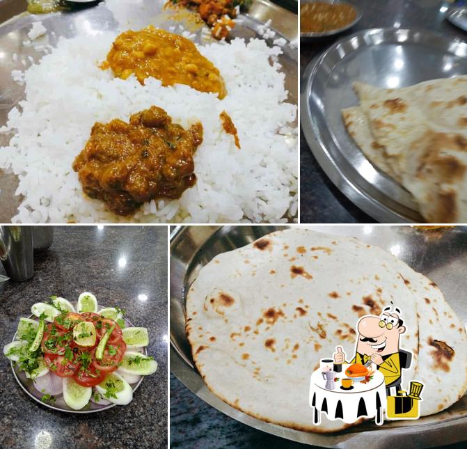 Food at Aahar Punjabi Dhaba