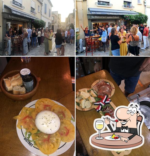 Jetez un coup d’oeil à la photo affichant la nourriture et intérieur concernant Le bistrot les copains d’abord