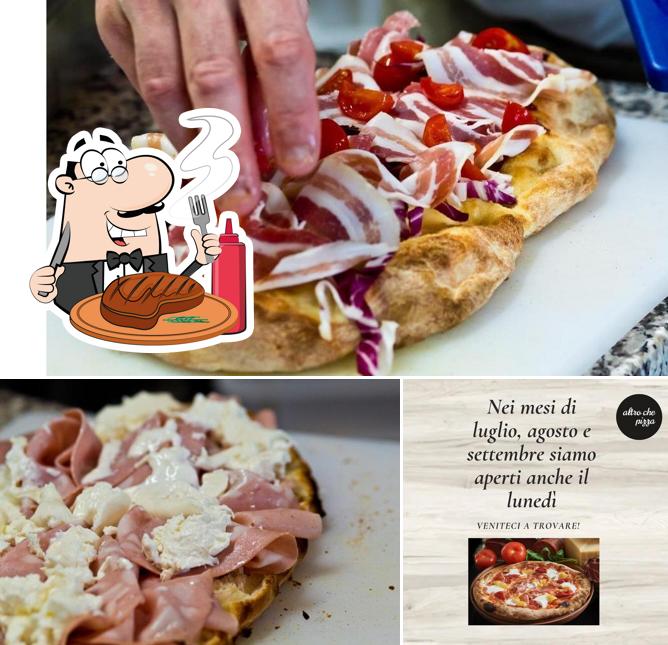 Holt ein Fleischgericht bei Altro che pizza