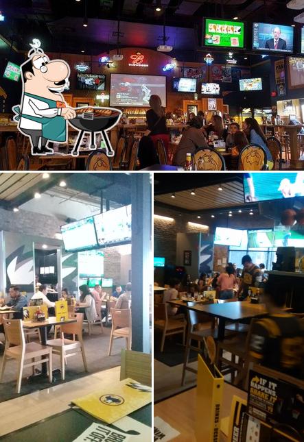Buffalo Wild Wings pub & bar, Monterrey, Av Paseo de los Leones 480 -  Restaurant reviews