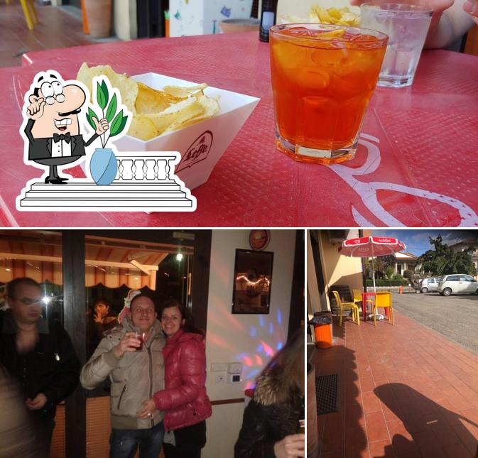Questa è la immagine che mostra la esterno e bevanda di Bar Jimmy