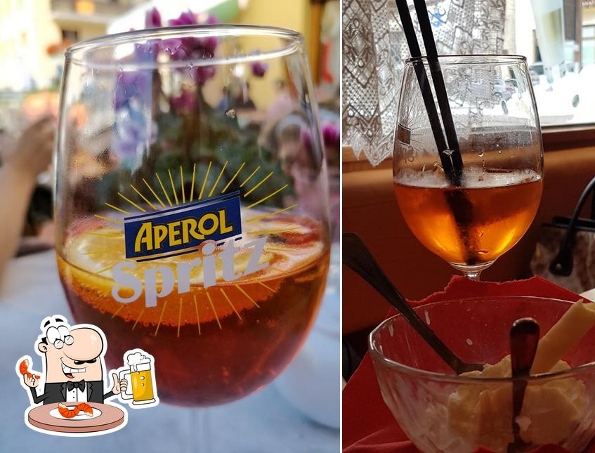 Puoi ordinare un rinfrescante bicchiere di birra chiara o scura
