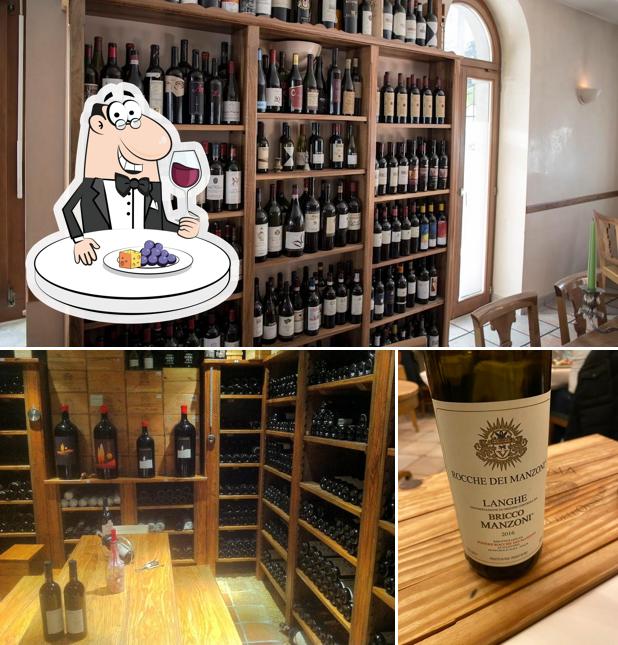 È gradevole prendersi un bicchiere di vino a Casa Tolone Ristorante - Vinoteca