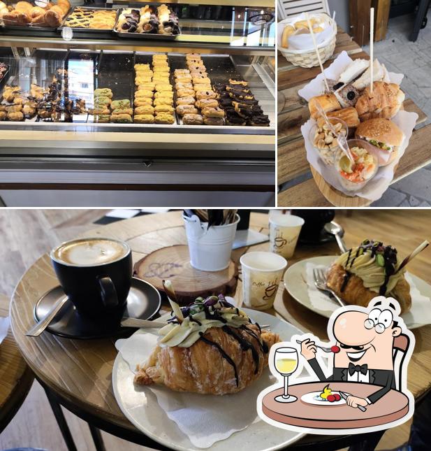 Questa è la foto che mostra la cibo e interni di Casantini Garden Cafè