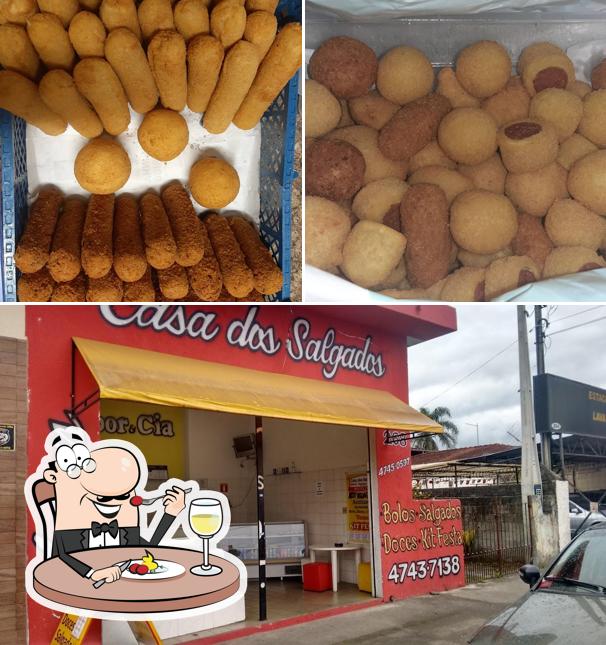 A foto a Casa dos Salgados Sabor & Cia’s comida e exterior