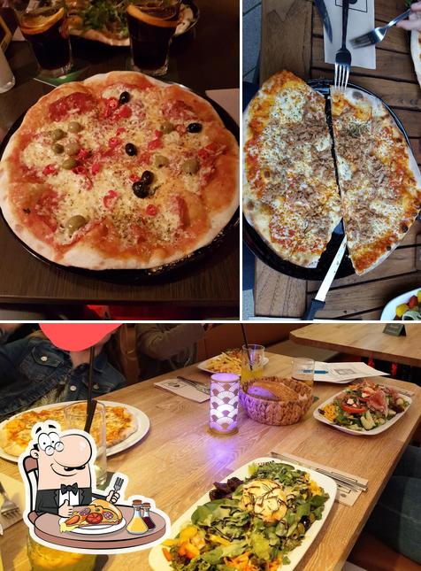 Pick pizza at La Casa Sciacca - Wesel